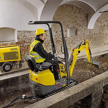 Kettenbagger Wacker Neuson 803 dual power und HPU8 Action baggern
