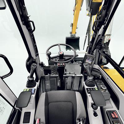 Mobilbagger Wacker Neuson EW65 Studio Interieur Kabine