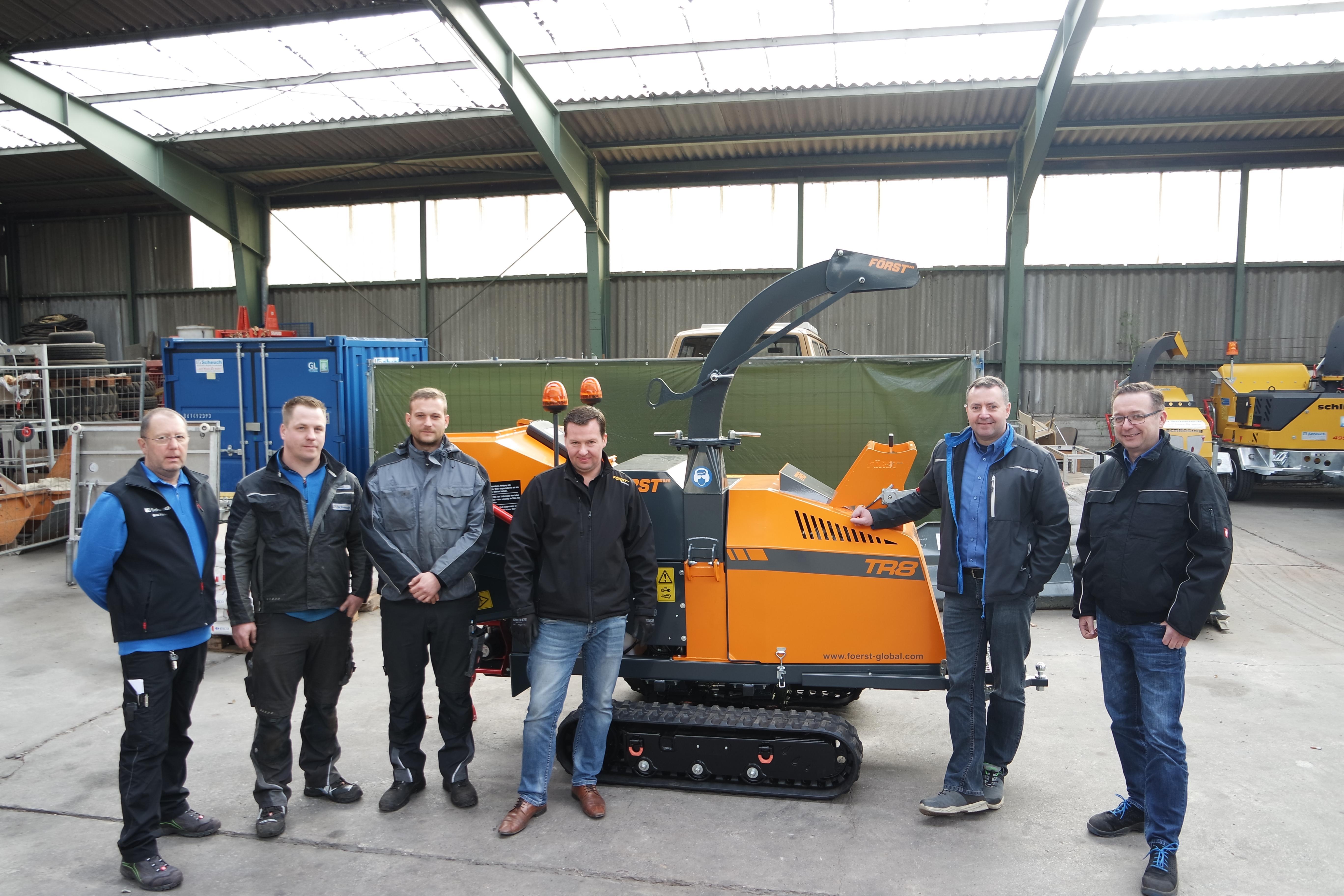 Först TR8 Raupenhäcksler Häcksler Raupenfahrwerk Miete Vermietung Mietpark