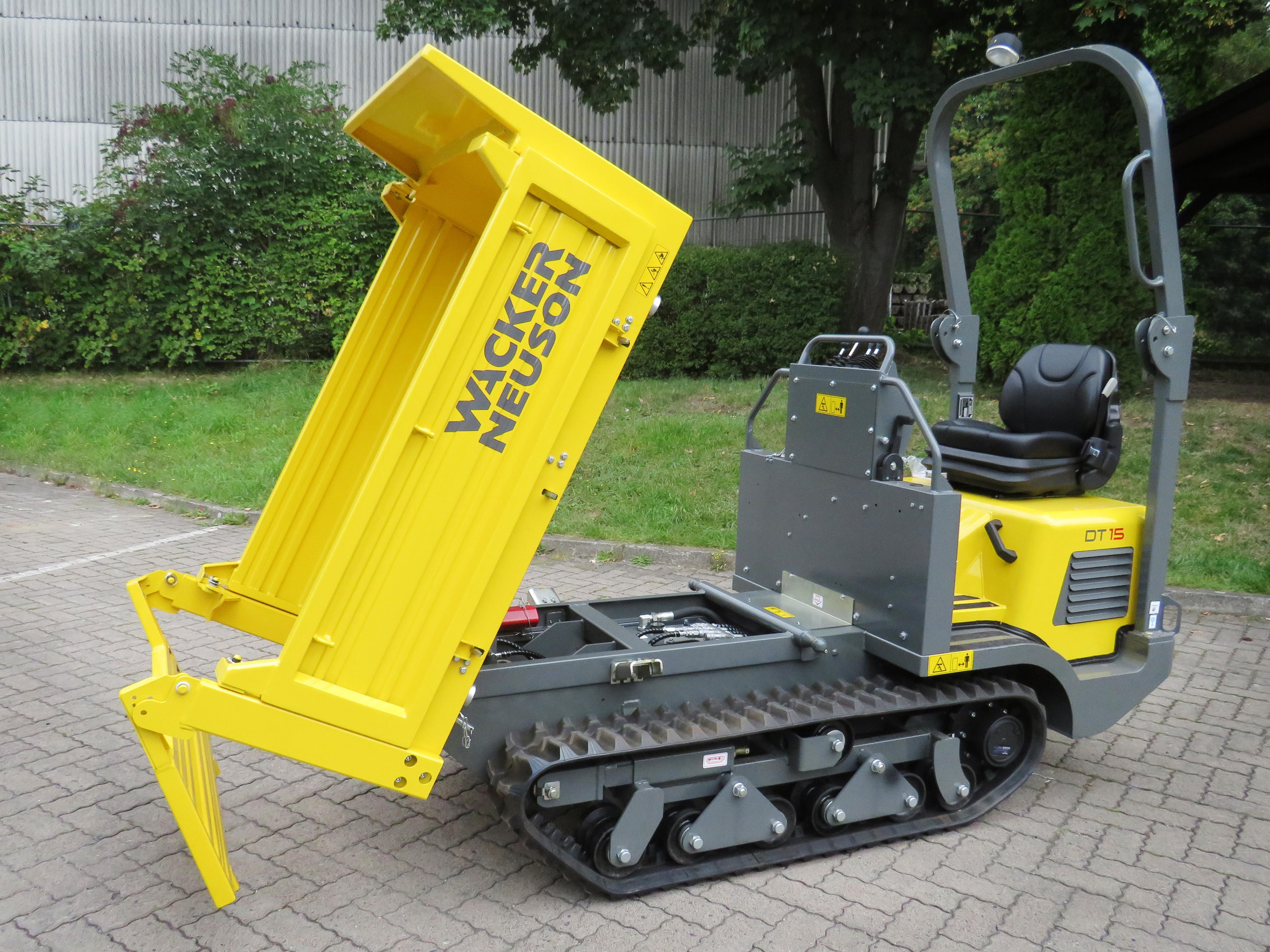 Kettendumper Raupendumper Dumper Wacker Neuson DT15 mit 3-Seiten-Kippmulde neu im Mietpark