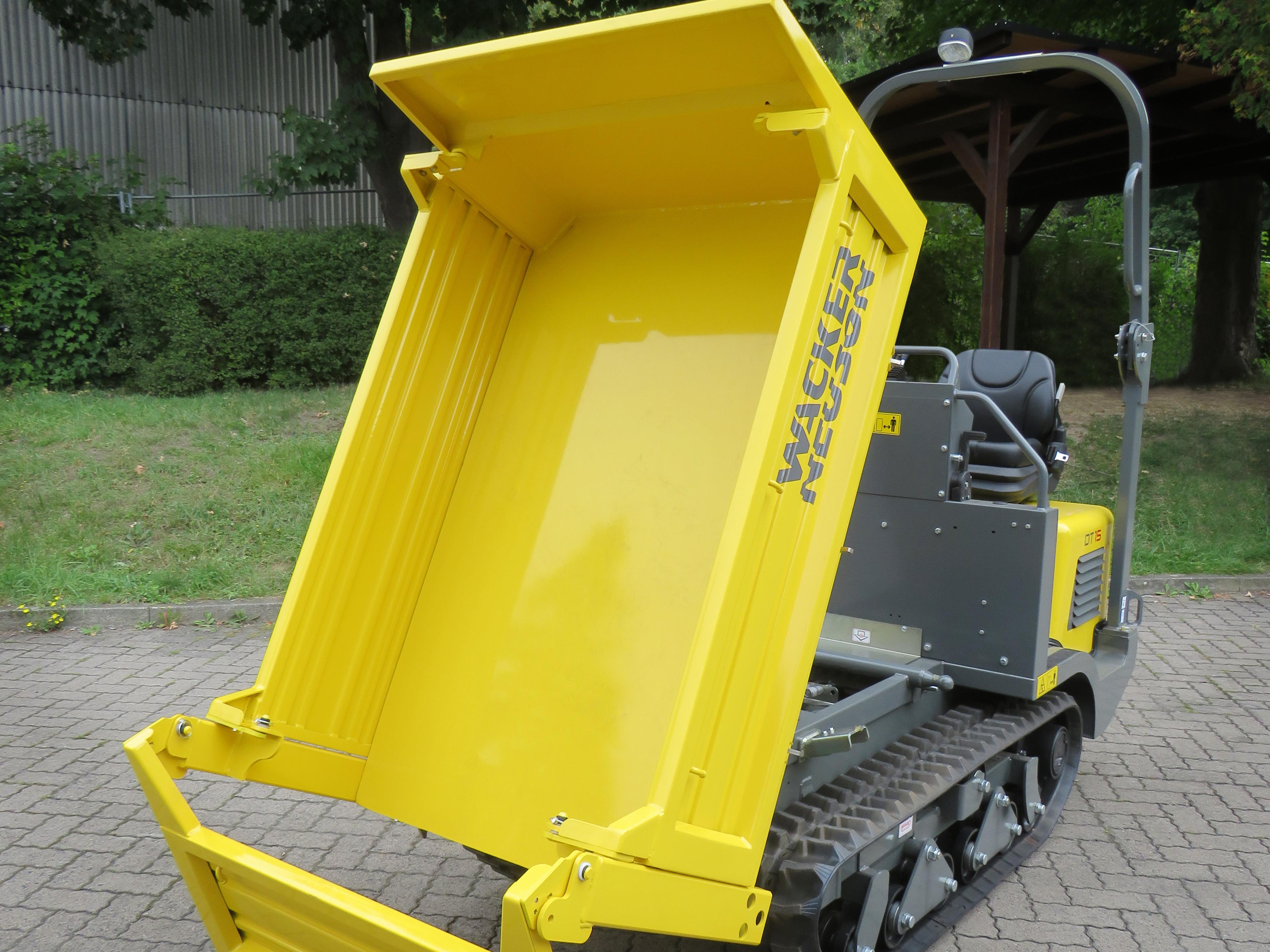 Kettendumper Raupendumper Dumper Wacker Neuson DT15 mit 3-Seiten-Kippmulde neu im Mietpark