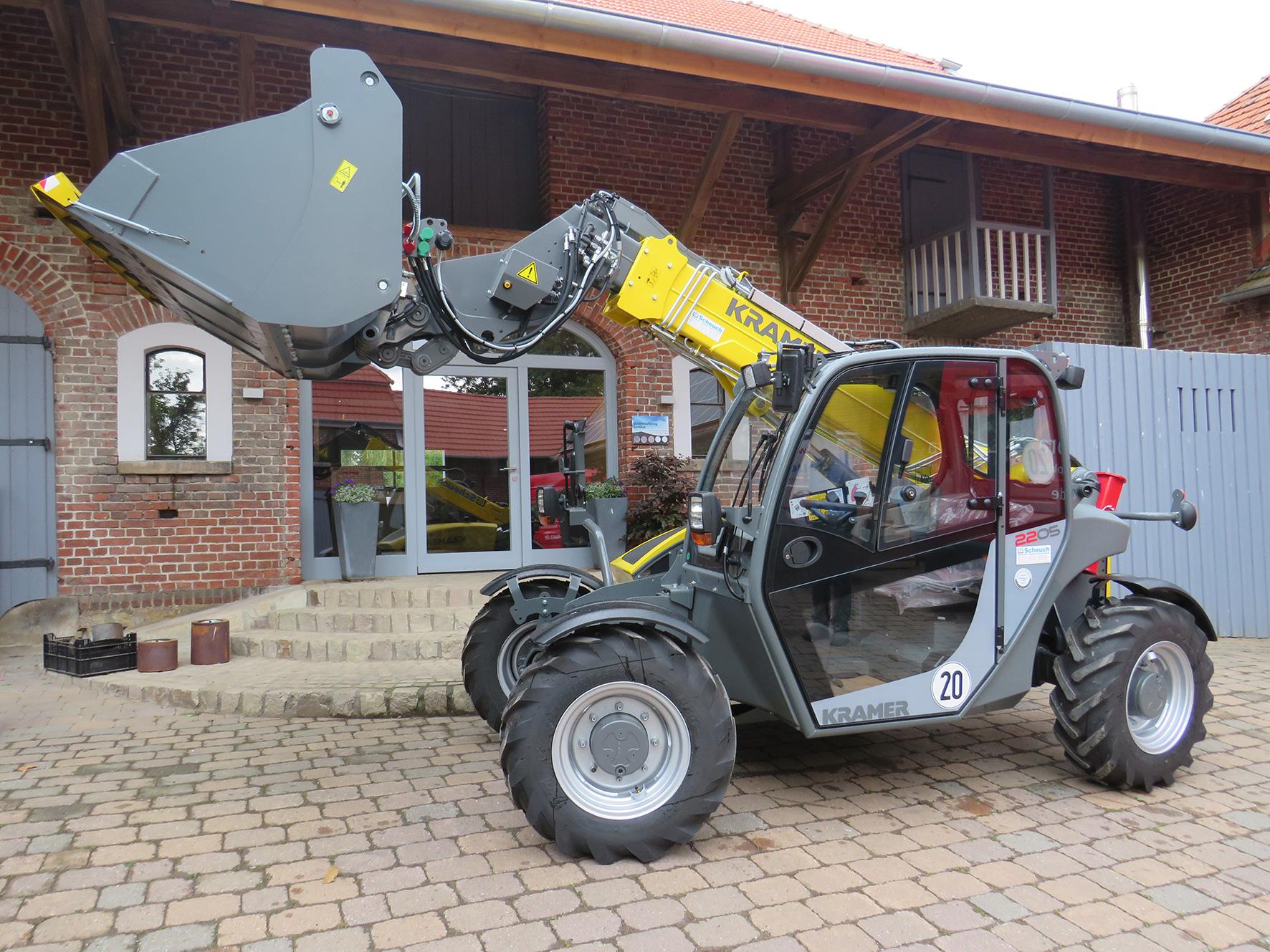 Übergabe Teleskoplader Lader Kramer 2205 an Terra Flora aus Willebadessen
