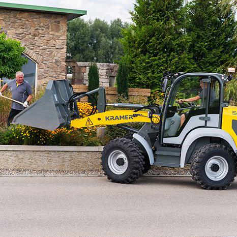 Radlader Minilader Lader Kompaktlader Stapler Schaufellader ungeteilter Rahmen Allradantrieb Allrad Elektro-Radlader Elektro vollelektrisch Kramer 5055e Action