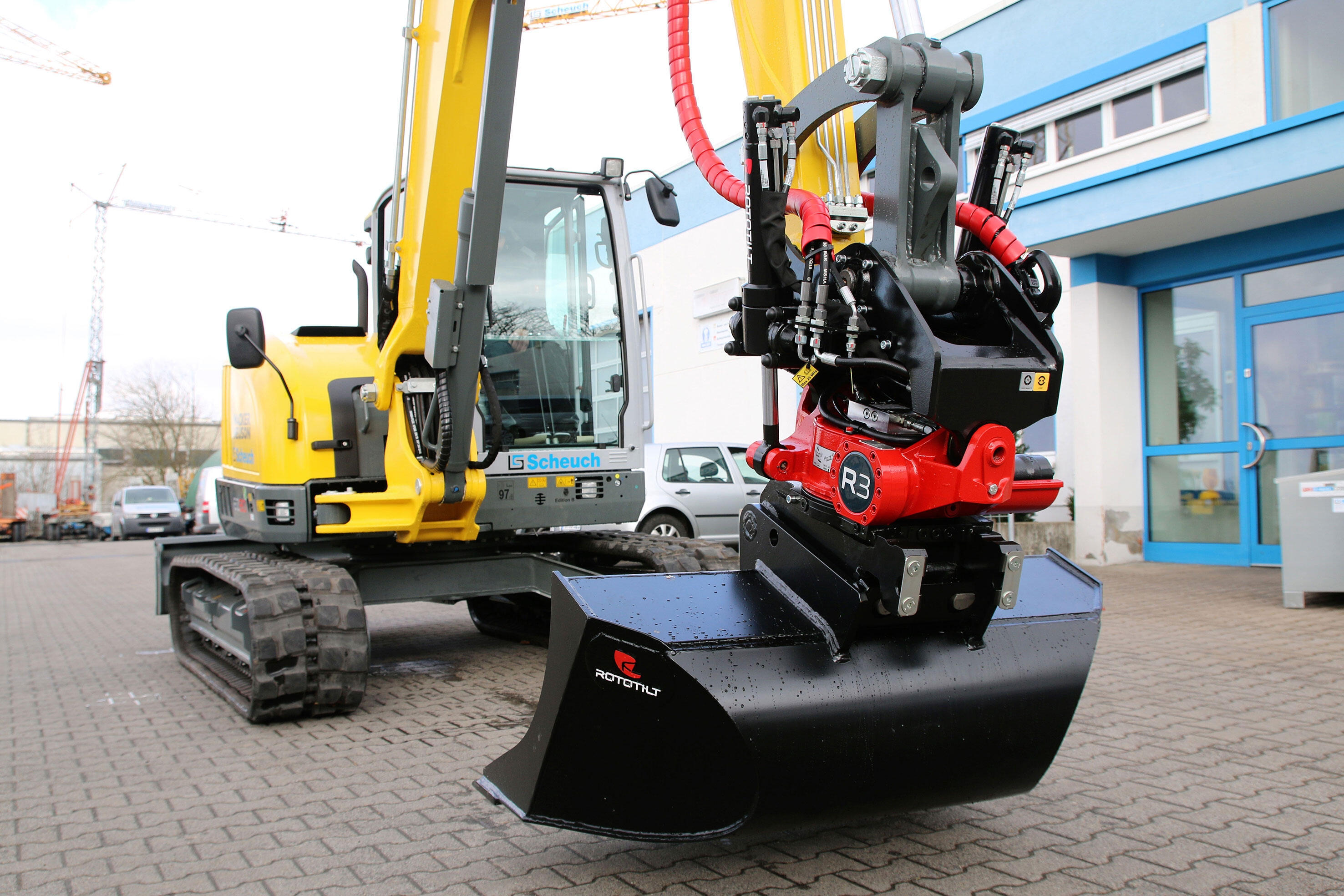 Übergabe Zero Tail Kettenbagger Wacker Neuson EZ80 mit Rototilt R3 Schwenkrotator an Bauunternehmen Wagner aus Bad Hersfeld