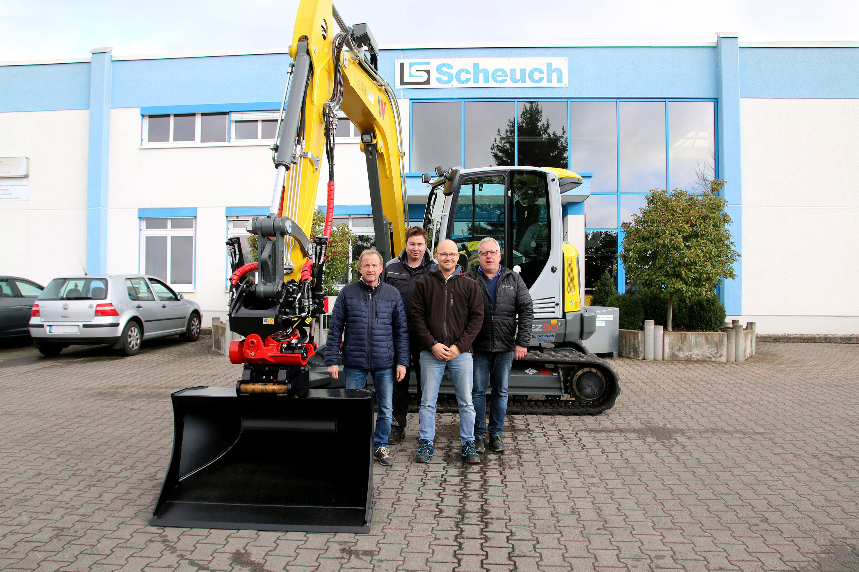 Übergabe Zero Tail Kettenbagger Wacker Neuson EZ80 mit Rototilt R3 Schwenkrotator an Bauunternehmen Wagner aus Bad Hersfeld