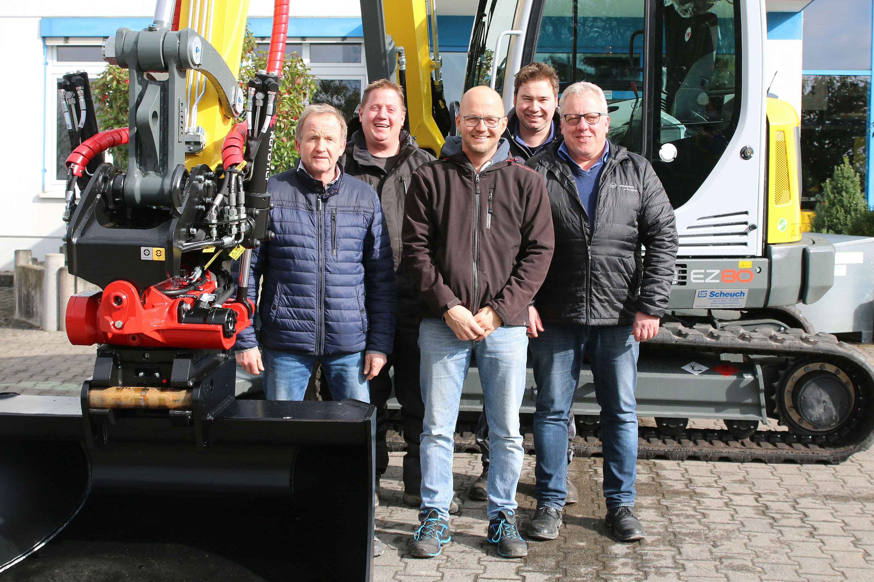 Übergabe Zero Tail Kettenbagger Wacker Neuson EZ80 mit Rototilt R3 Schwenkrotator an Bauunternehmen Wagner aus Bad Hersfeld