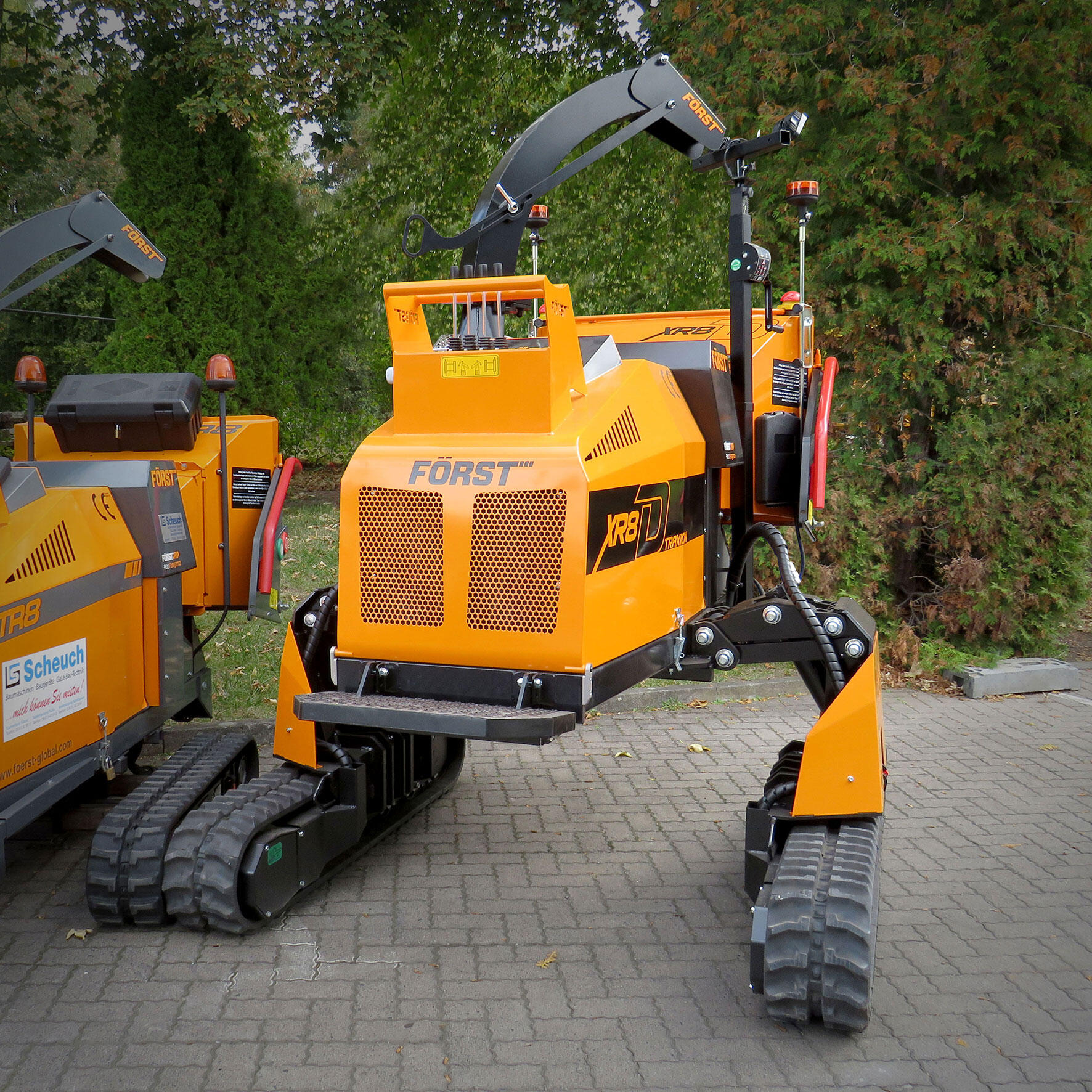 Först XR8 Traxion Raupenhäcksler Häcksler Holzhäcksler Holzhacker Holzzerkleinerer neu im Mietpark