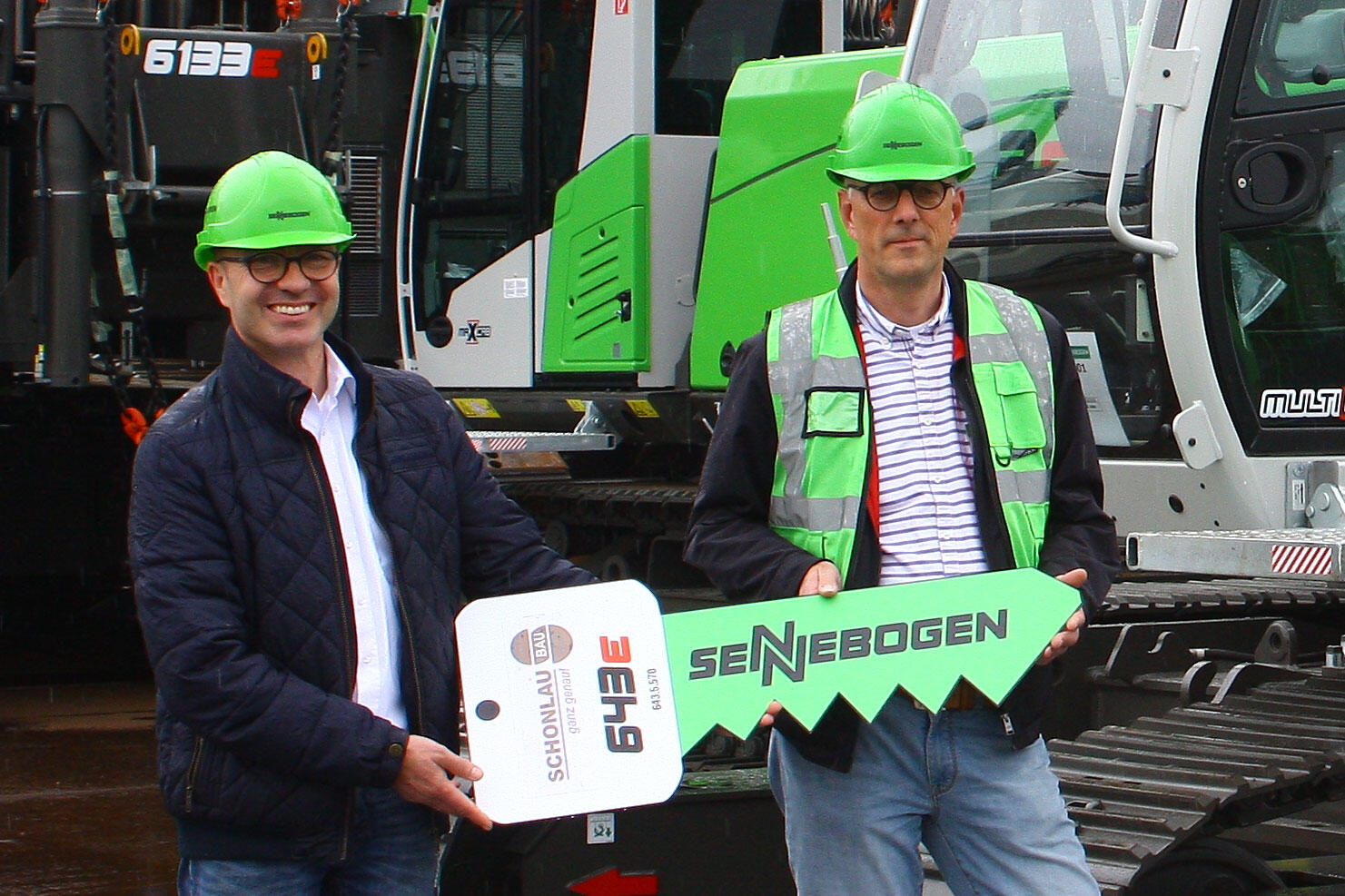 Schlüsselübergabe an Frank Schonlau für den Sennebogen 643 R