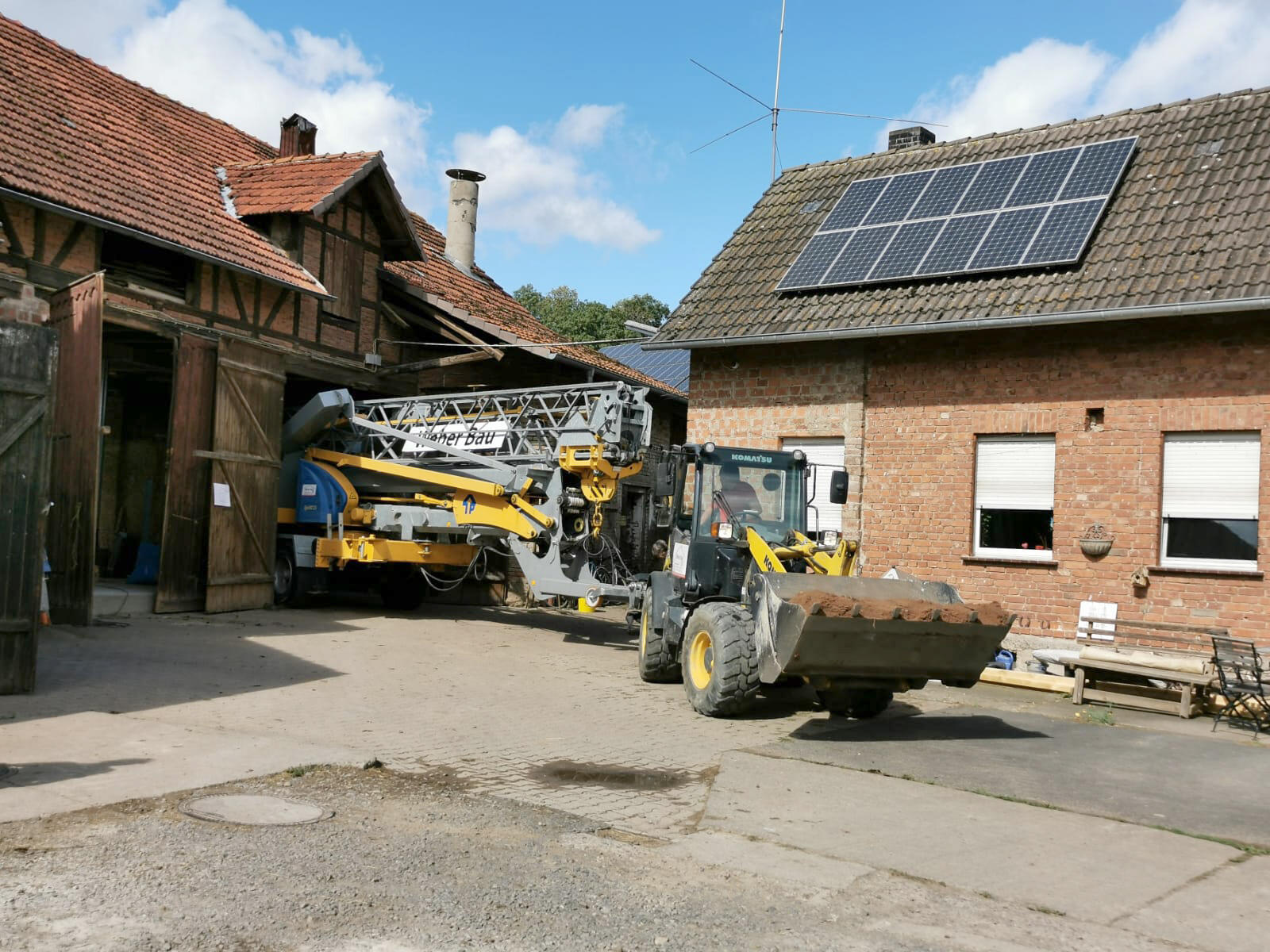 Schnelleinsatzkran Turmdrehkran Potain Igo MC 13 im Einsatz bei Weber Bau GmbH aus Bad Wildungen