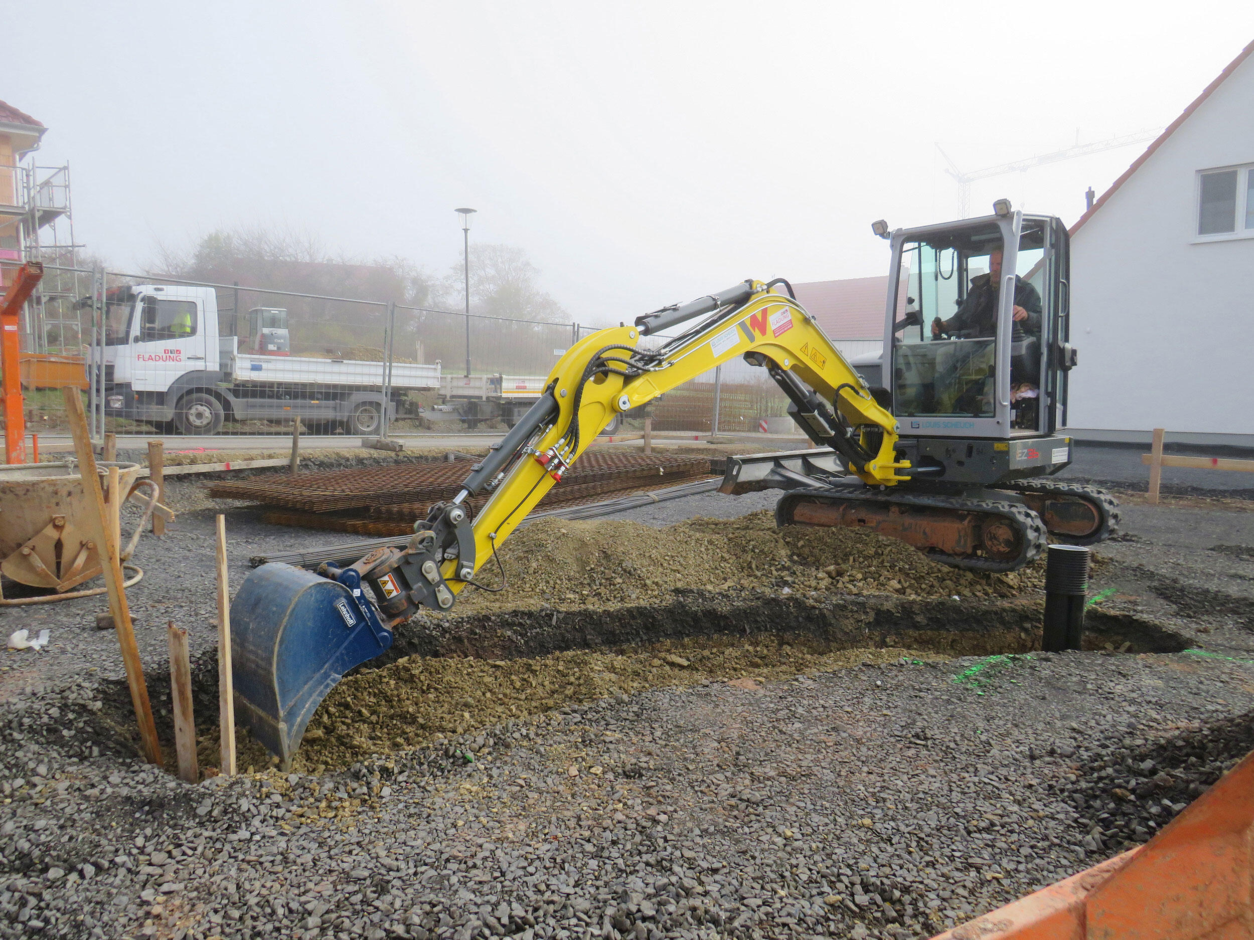 Wacker Neuson Zero Tail Kettenbagger EZ36 im Einsatz beim Bauunternehmen Fladung aus Nüsttal-Morles