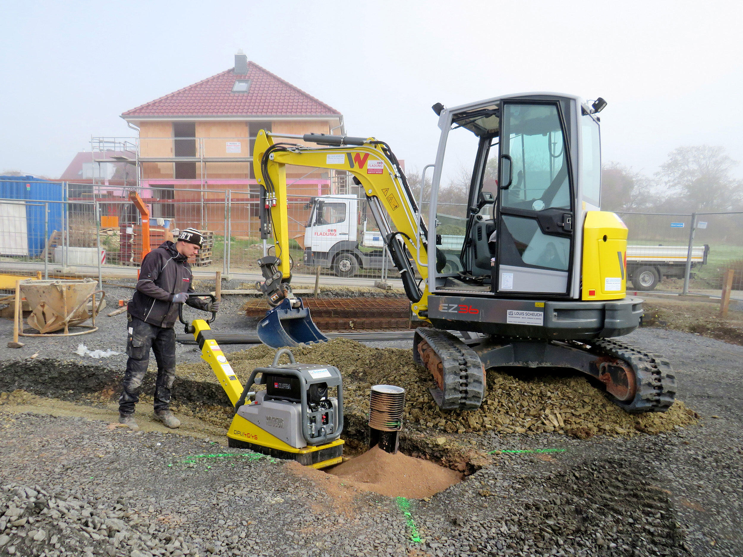 Wacker Neuson Zero Tail Kettenbagger EZ36 im Einsatz beim Bauunternehmen Fladung aus Nüsttal-Morles