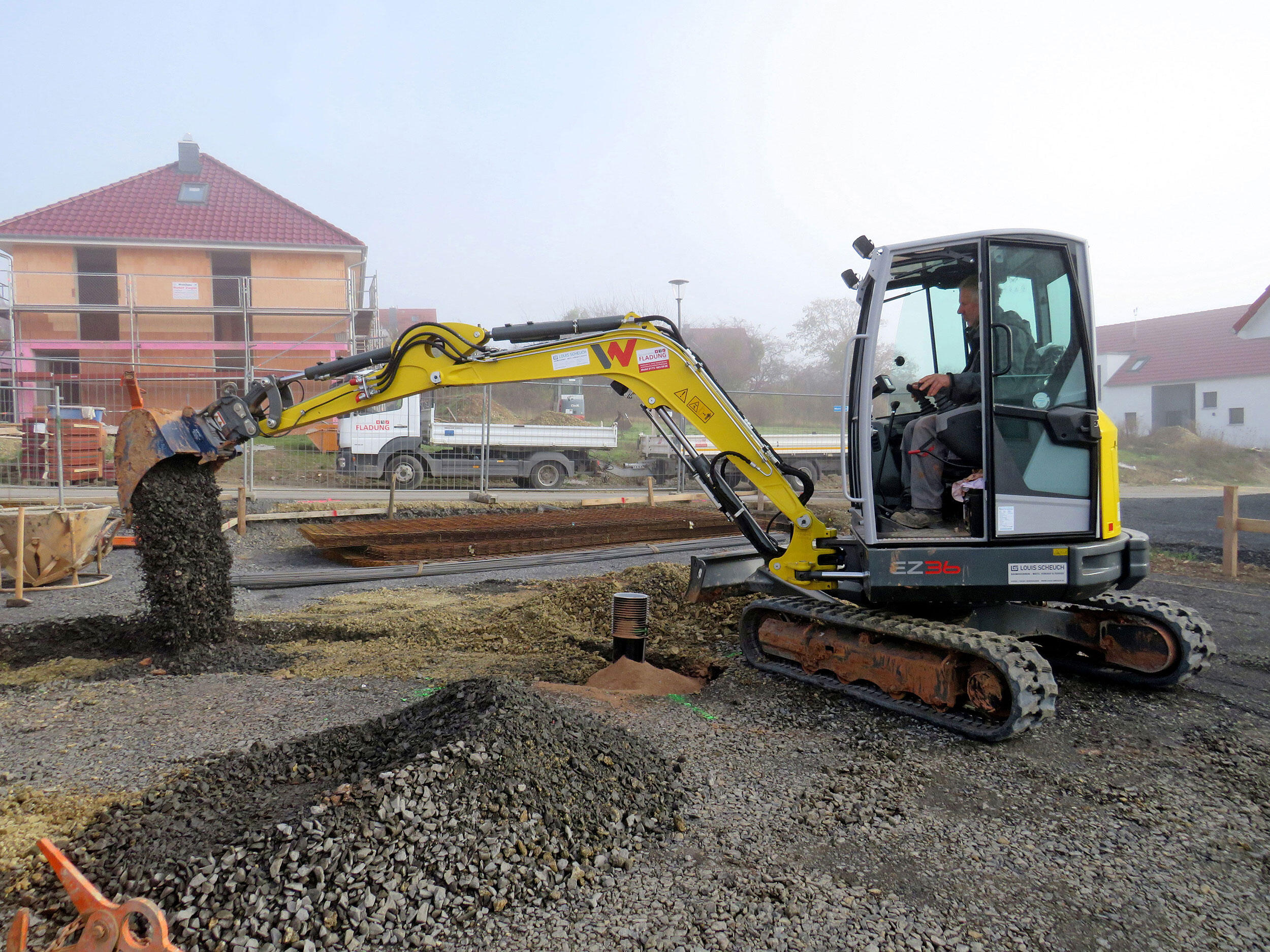 Wacker Neuson Zero Tail Kettenbagger EZ36 im Einsatz beim Bauunternehmen Fladung aus Nüsttal-Morles