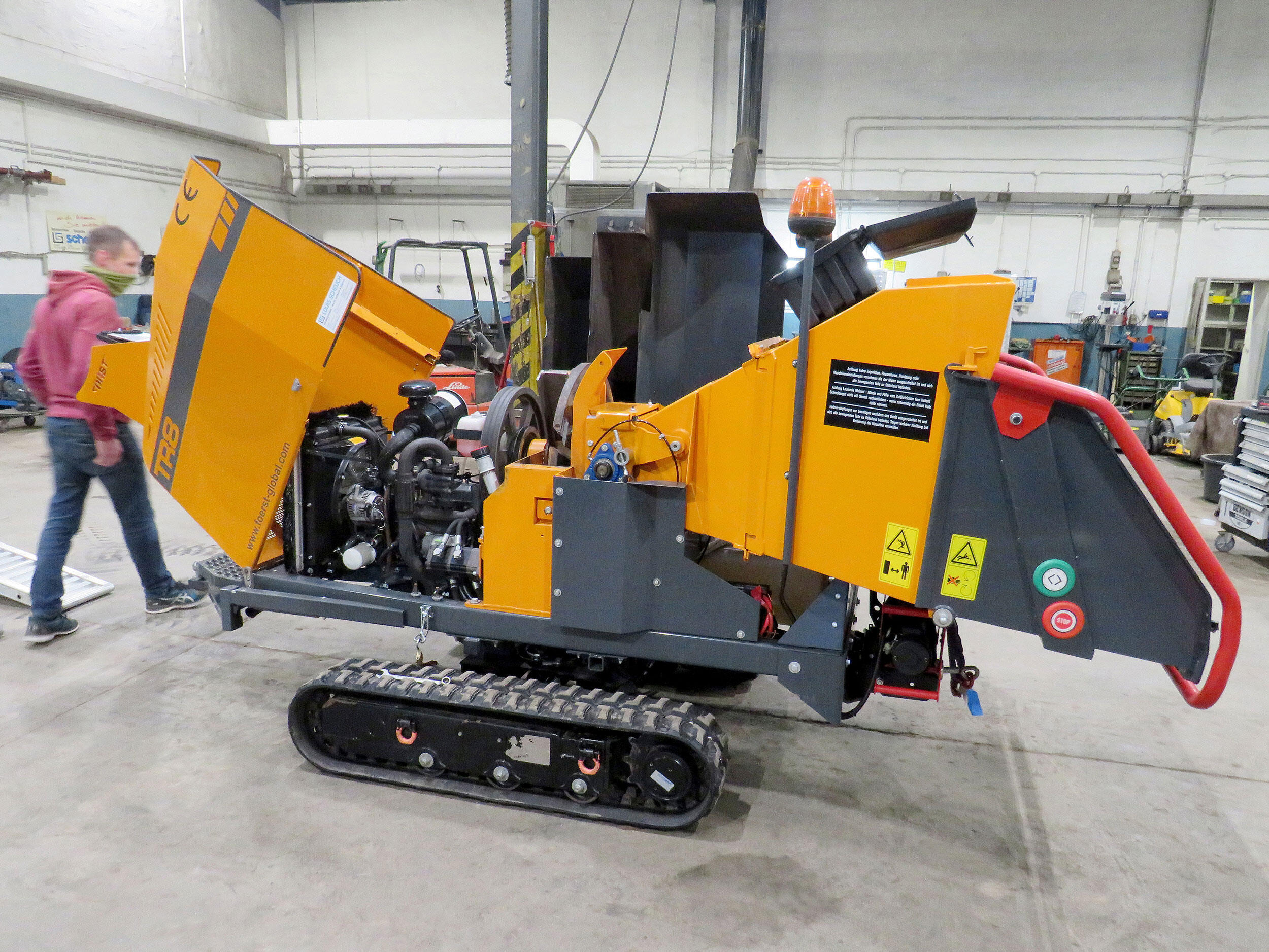 Übergabe eines Först TR8 Raupenhäckslers an Florian Schlosser aus Lenzkirch