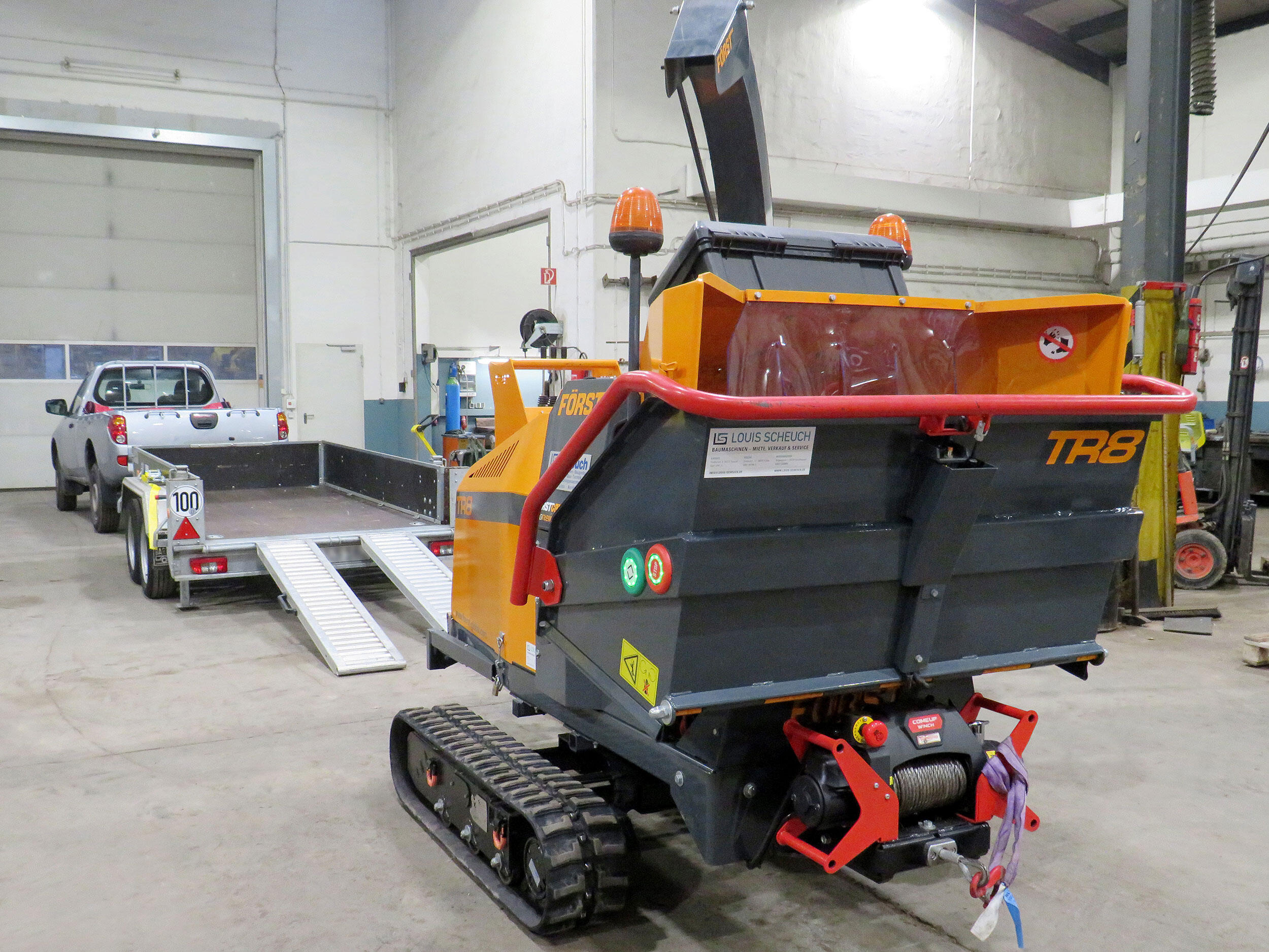 Übergabe eines Först TR8 Raupenhäckslers an Florian Schlosser aus Lenzkirch