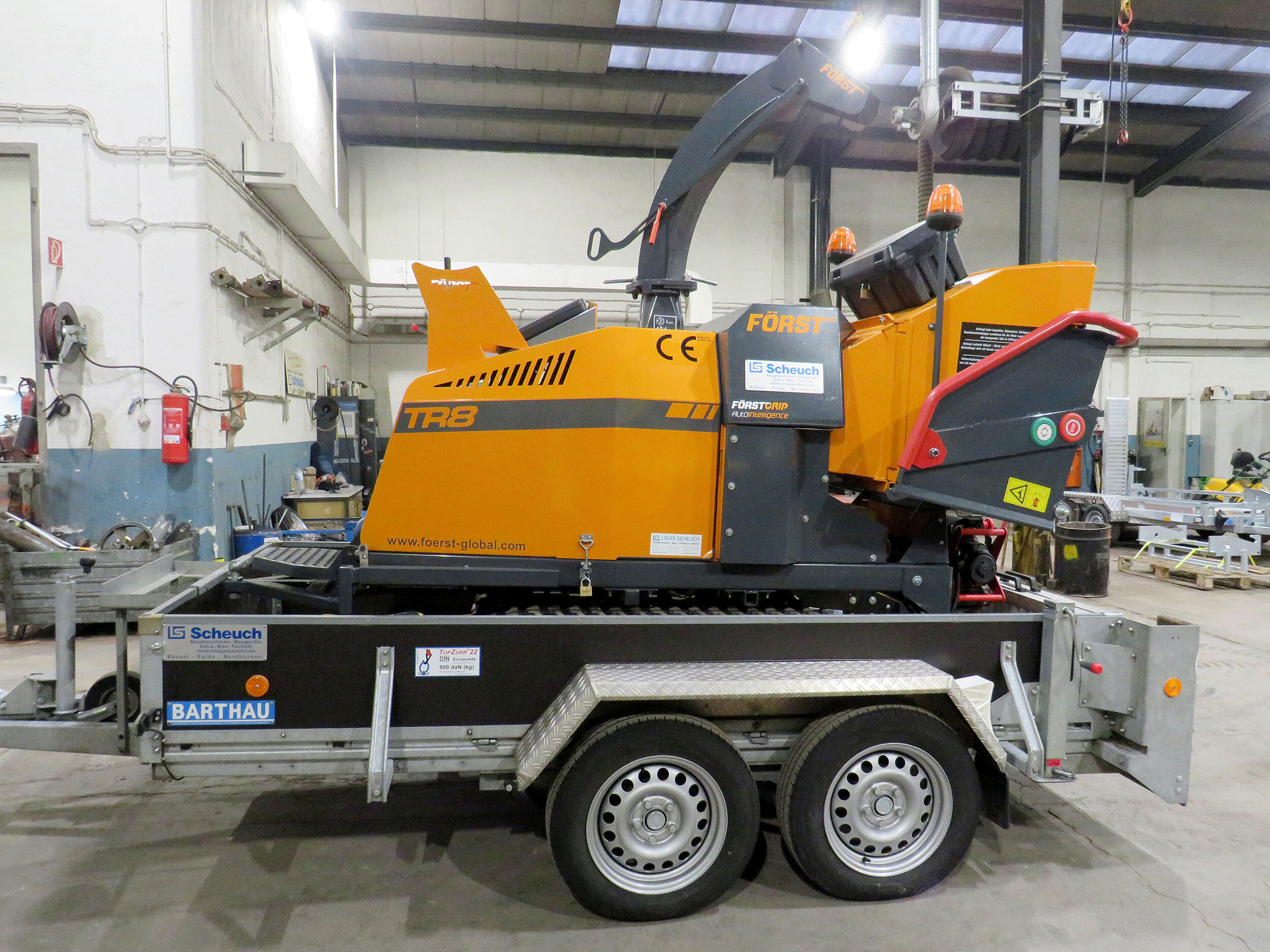 Übergabe eines Först TR8 Raupenhäckslers an Florian Schlosser aus Lenzkirch