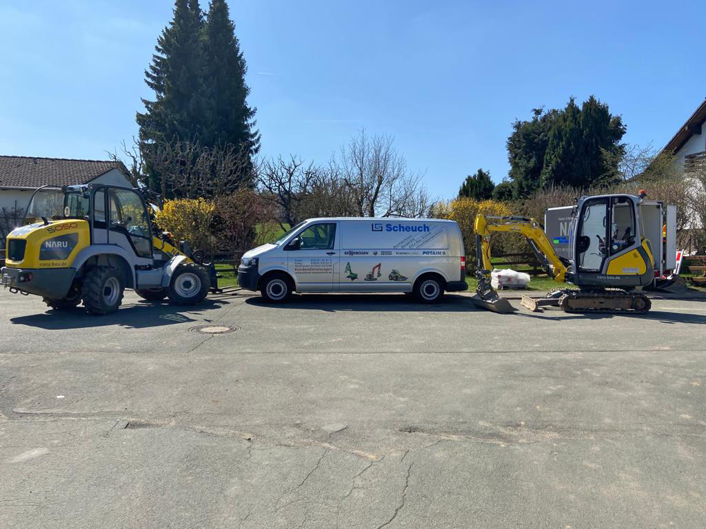 Kramer Radlader 5050 inklusive Humbaur Anhänger und Wacker Neuson Minibagger ET20 für Naru-Bau aus Vöhl-Marienhagen