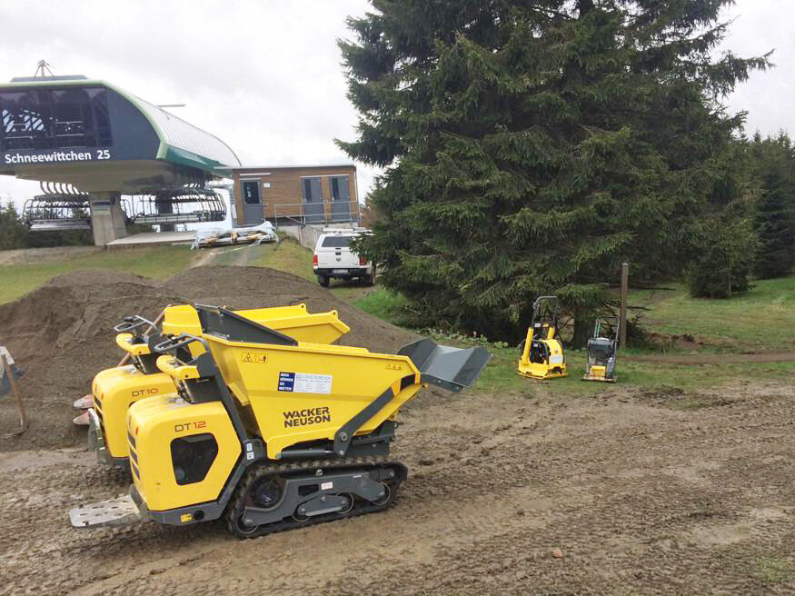 Wacker Neuson Kettendumper DT10 und Wacker Neuson Rüttelplatte WPU1550A für Firma Klante aus Winterberg