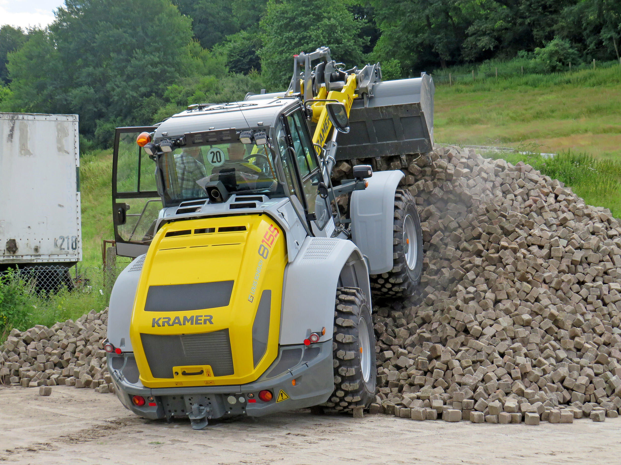 Kramer Radlader 8155 im Einsatz bei Natursteine Friedhof in Soisdorf