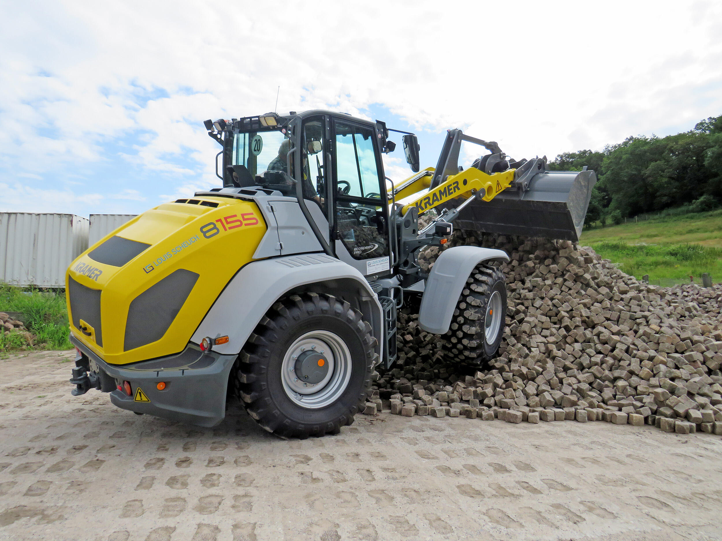 Kramer Radlader 8155 im Einsatz bei Natursteine Friedhof in Soisdorf