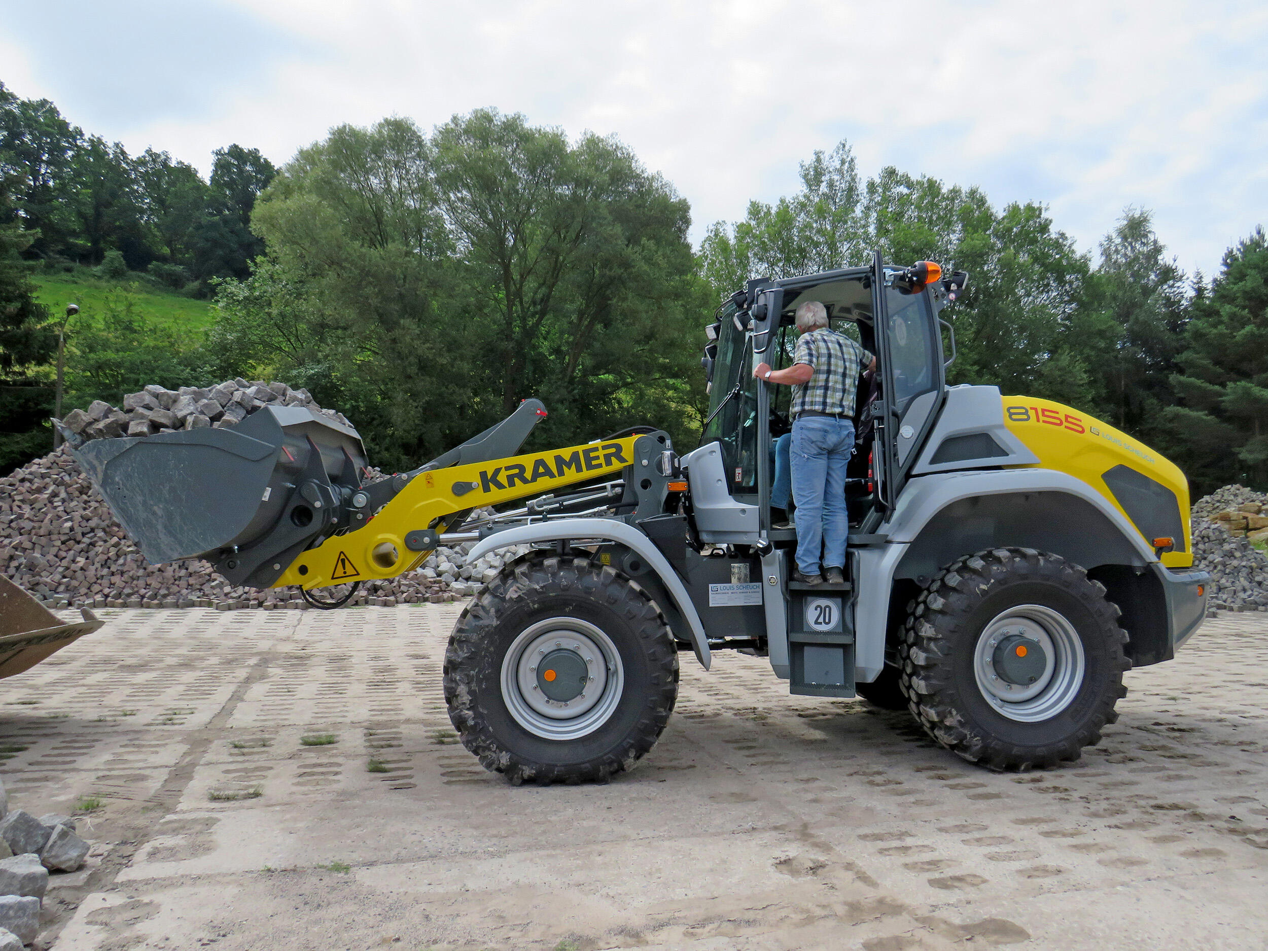 Kramer Radlader 8155 im Einsatz bei Natursteine Friedhof in Soisdorf