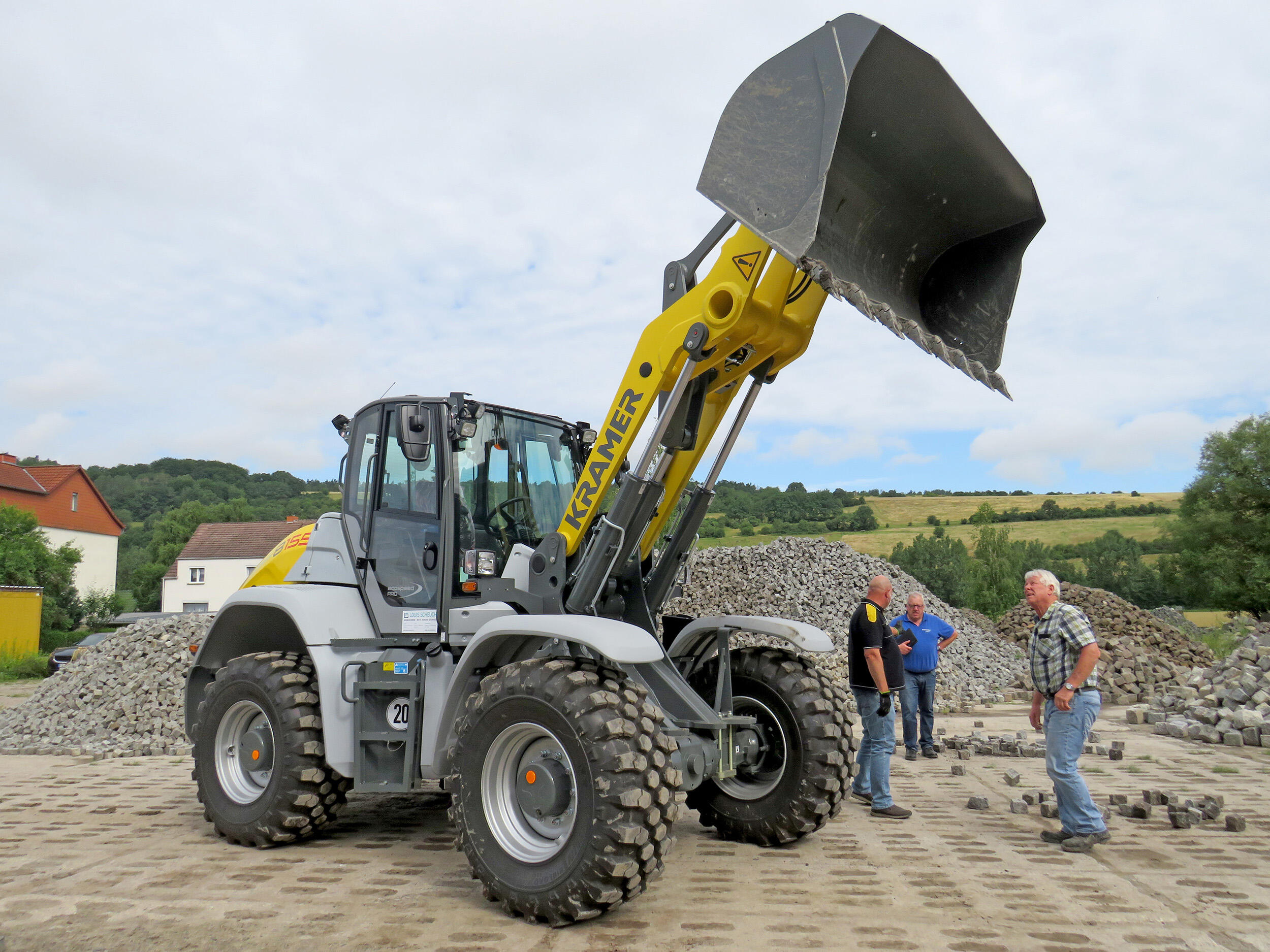 Kramer Radlader 8155 im Einsatz bei Natursteine Friedhof in Soisdorf