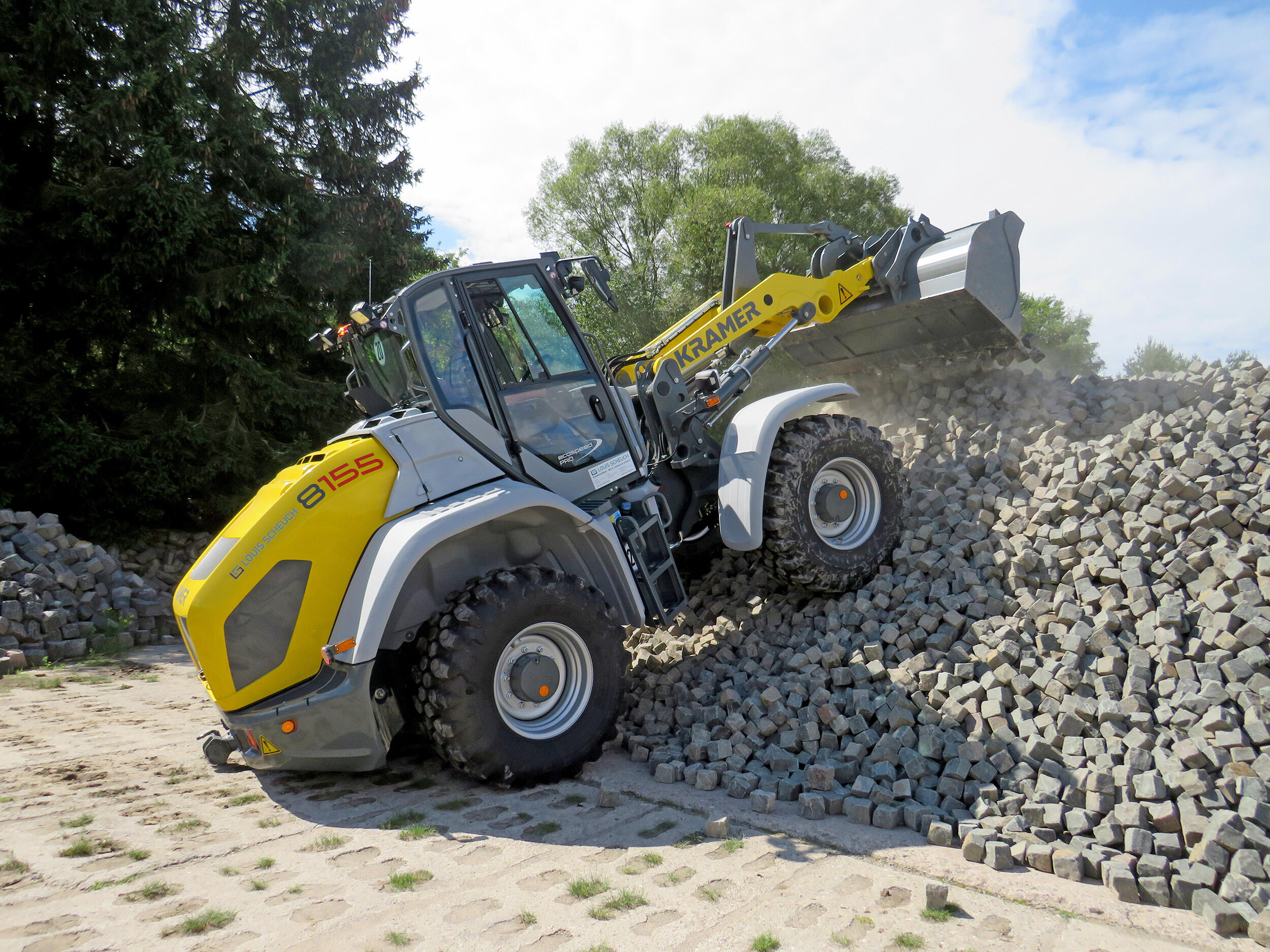 Kramer Radlader 8155 im Einsatz bei Natursteine Friedhof in Soisdorf
