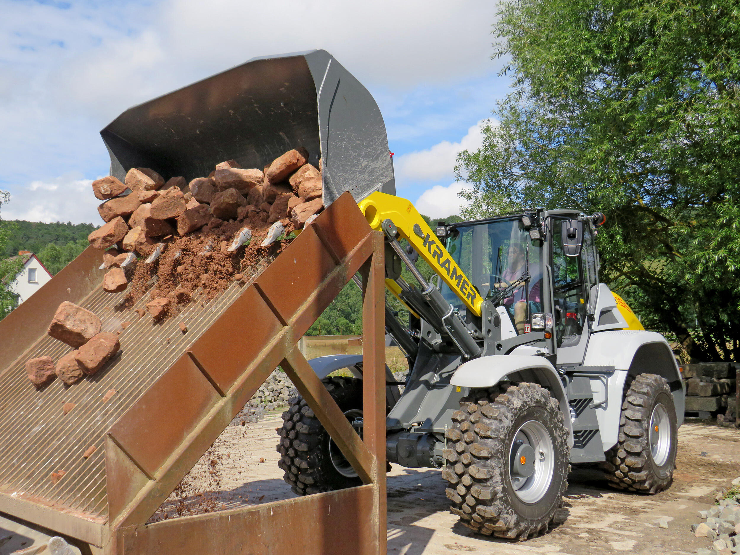 Kramer Radlader 8155 im Einsatz bei Natursteine Friedhof in Soisdorf