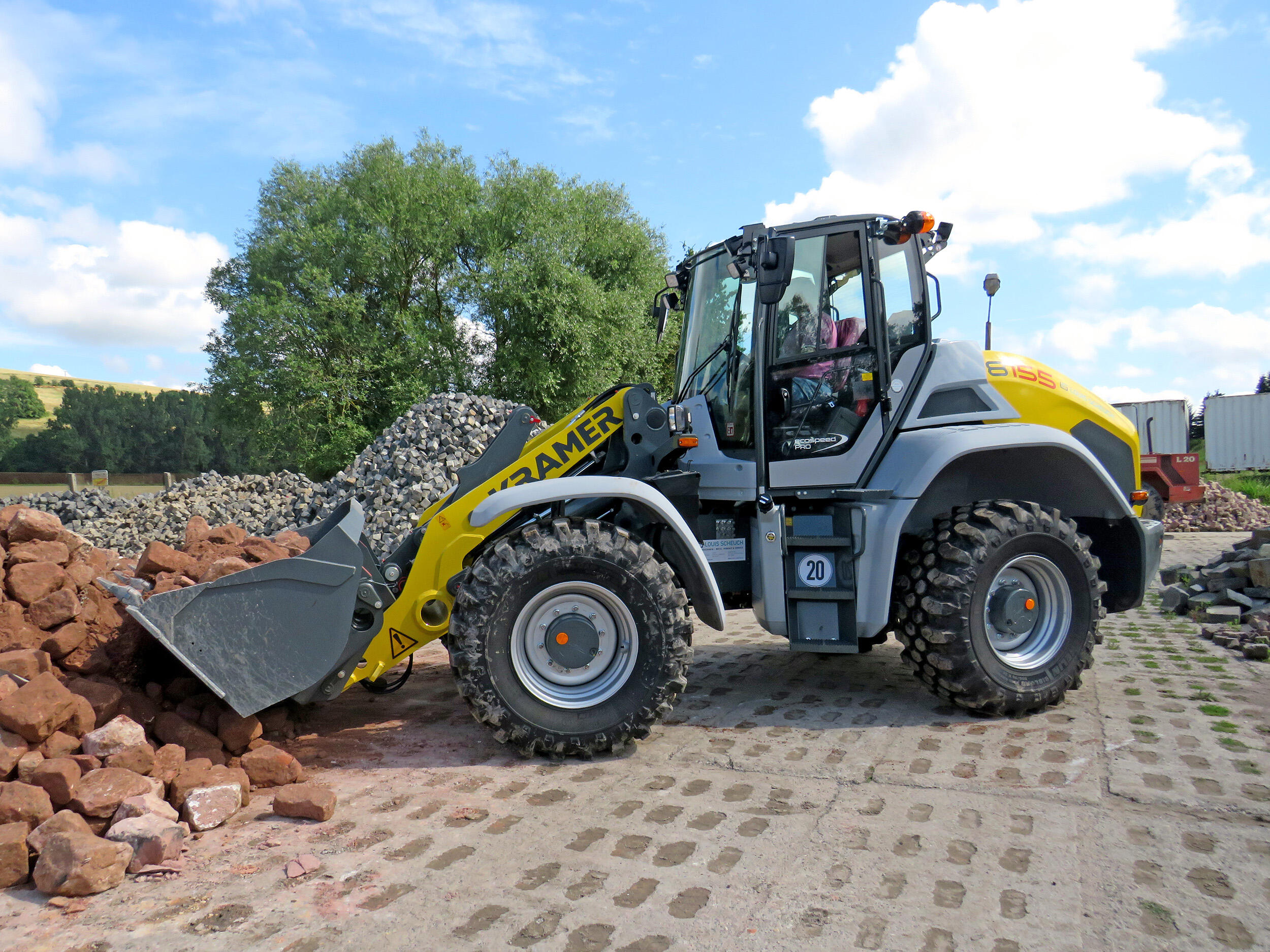 Kramer Radlader 8155 im Einsatz bei Natursteine Friedhof in Soisdorf