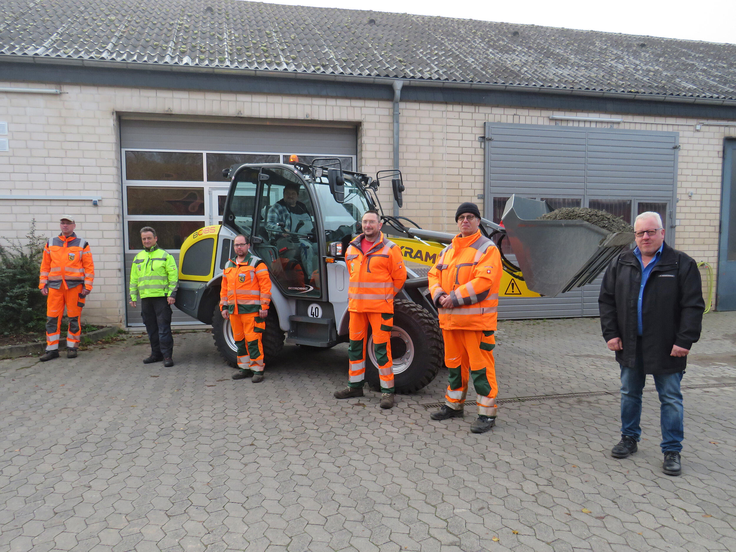 Übergabe Kramer Radlader 8085 an Marktgemeinde Burghaun