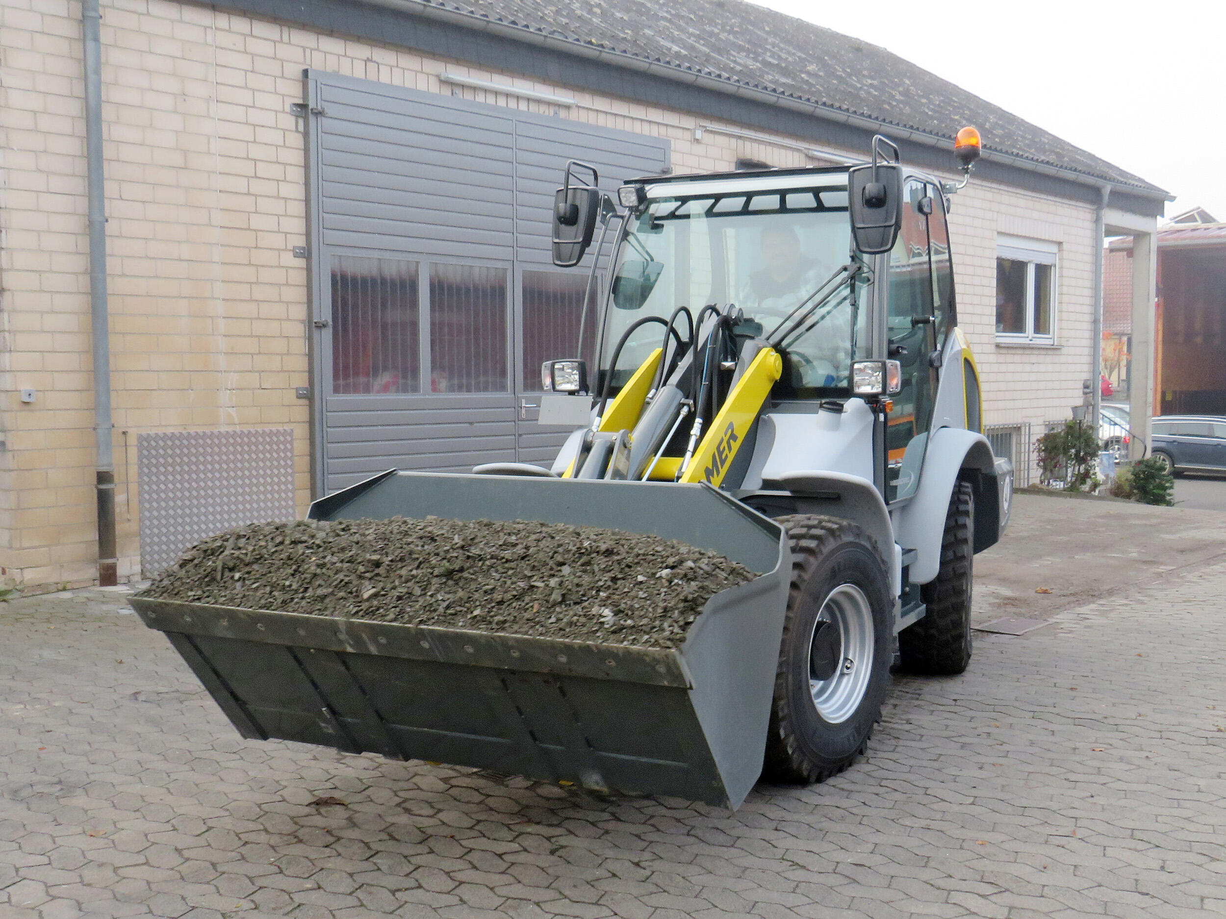 Übergabe Kramer Radlader 8085 an Marktgemeinde Burghaun