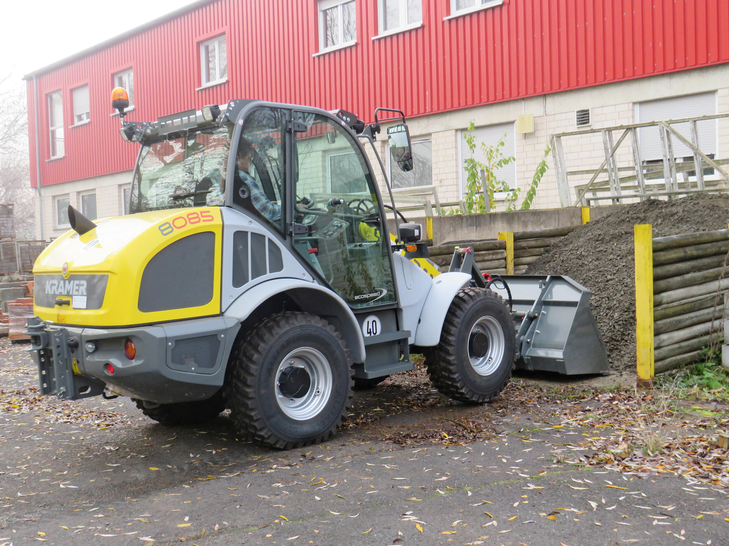 Übergabe Kramer Radlader 8085 an Marktgemeinde Burghaun