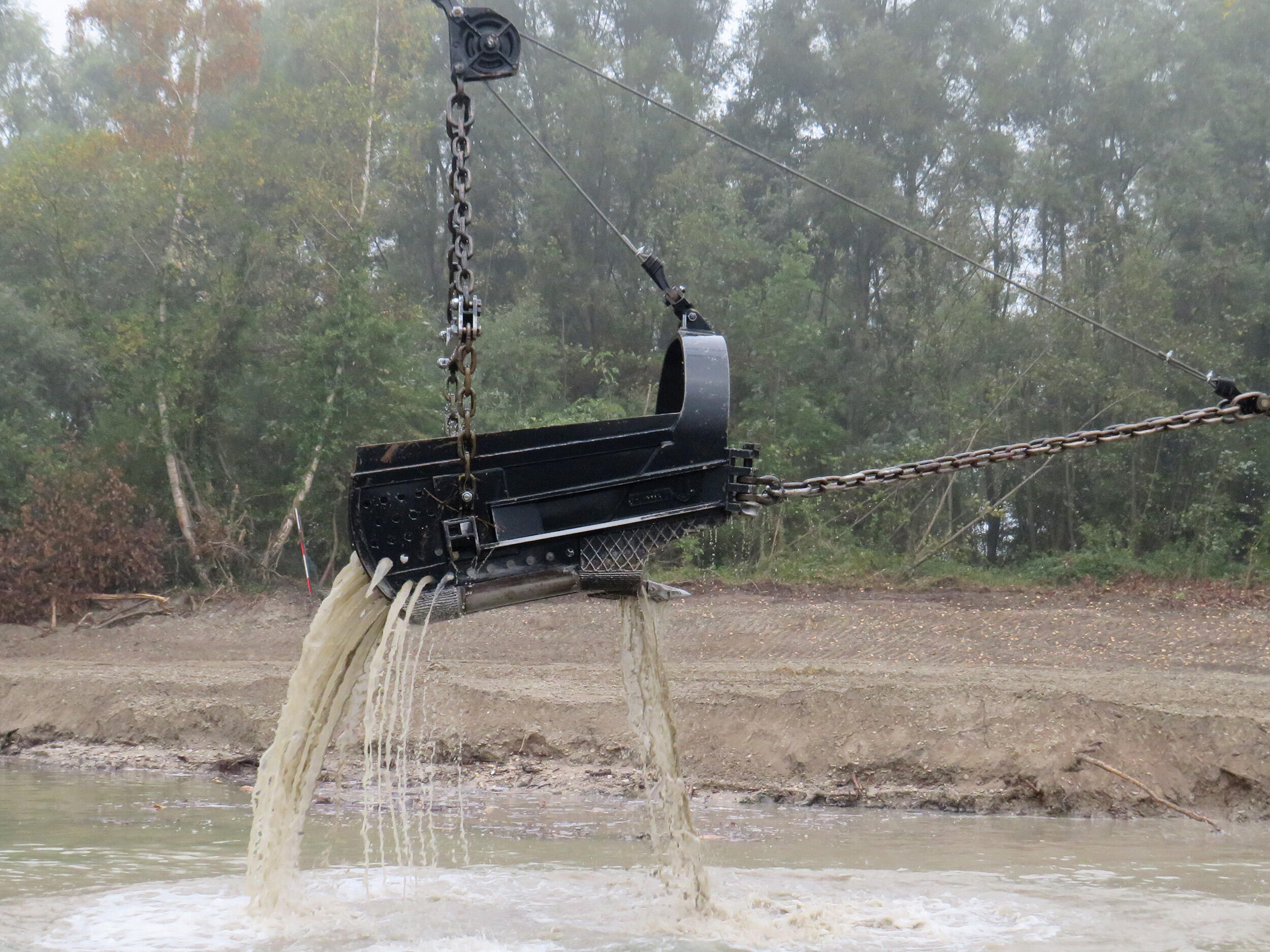 Sennebogen Seilbagger 655 E mit Schleppschaufel im Einsatz bei Firma Schlotmann in Hövelhof