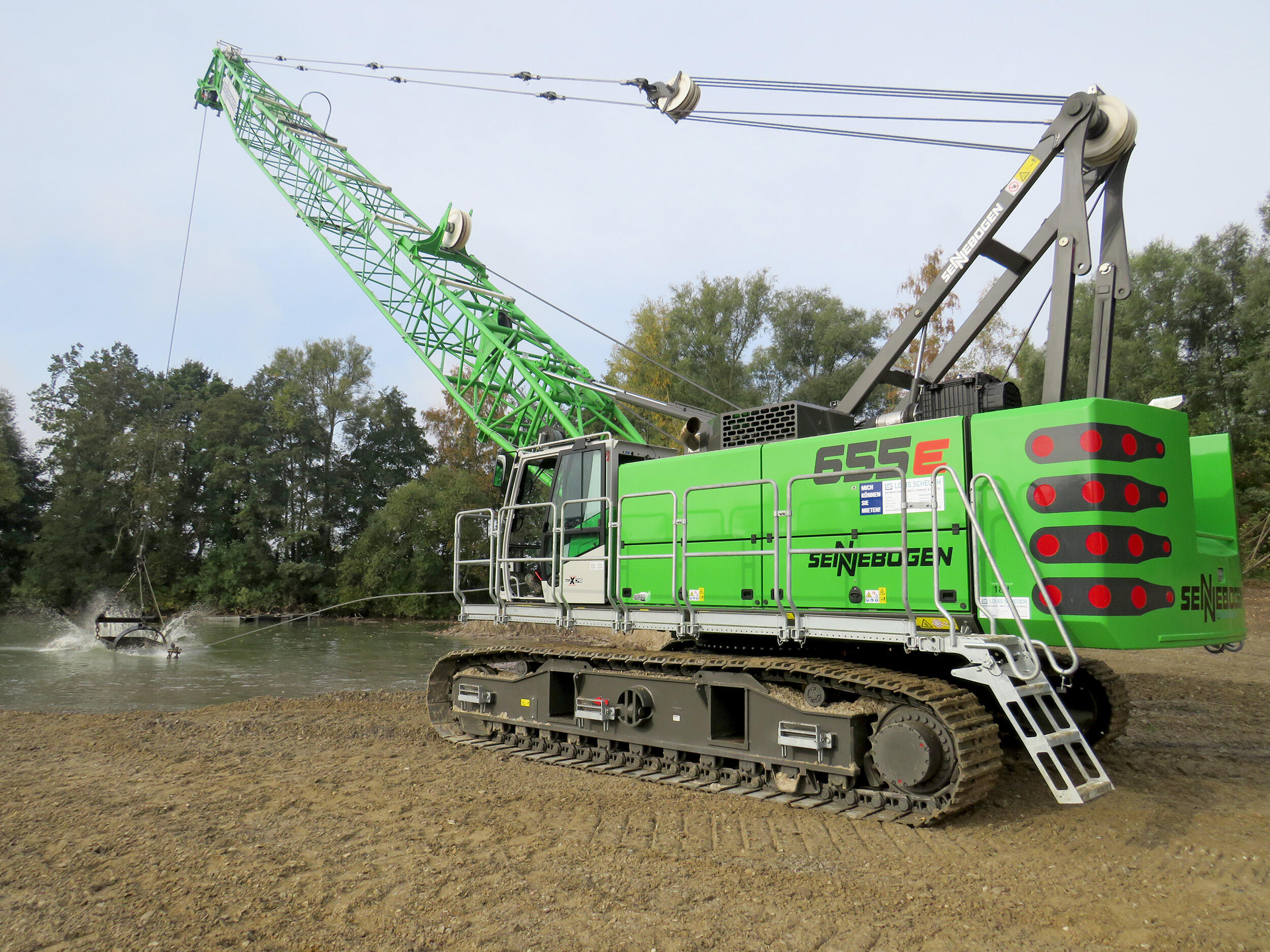 Sennebogen Seilbagger 655 E mit Schleppschaufel im Einsatz bei Firma Schlotmann in Hövelhof
