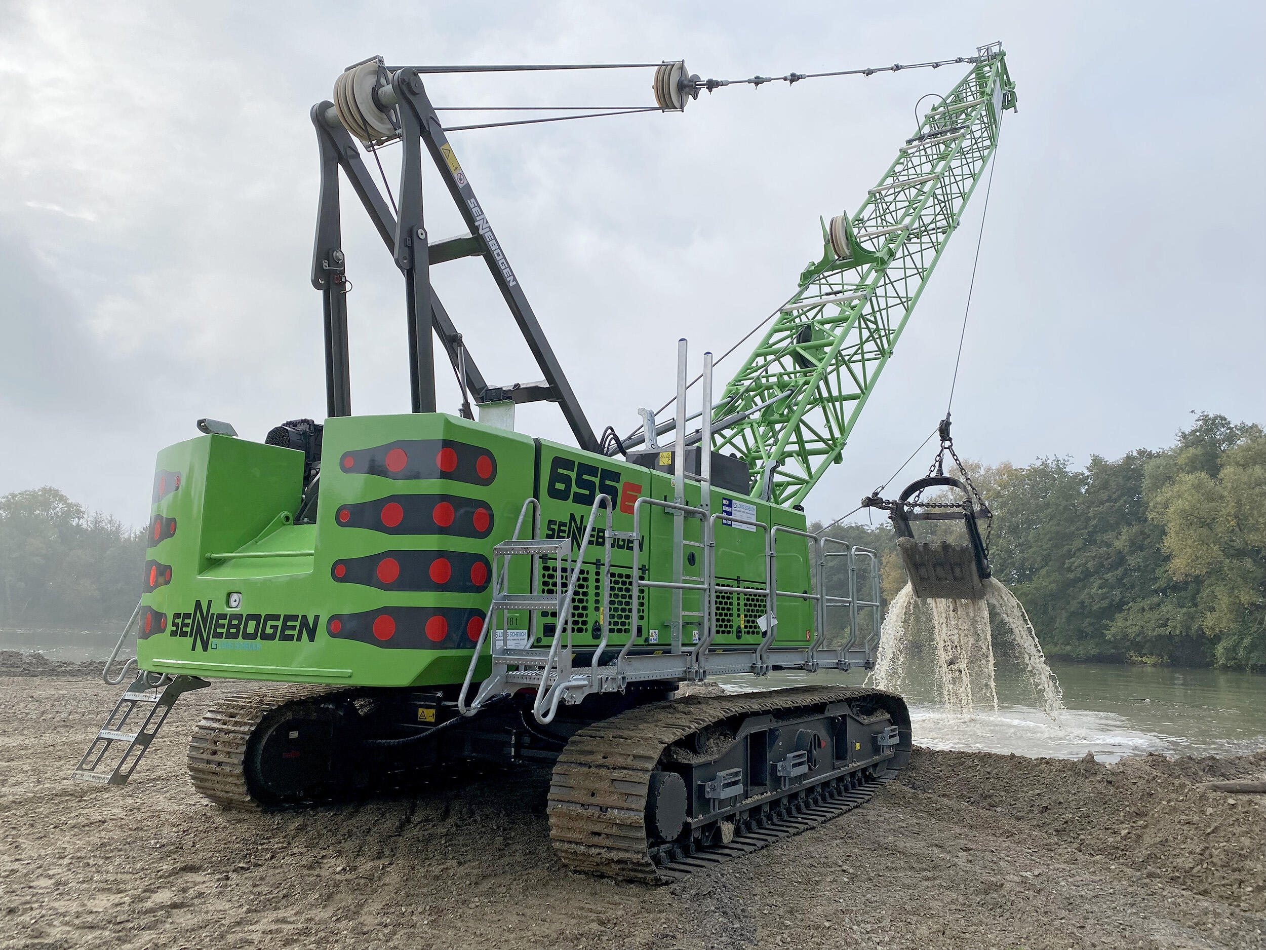 Sennebogen Seilbagger 655 E mit Schleppschaufel im Einsatz bei Firma Schlotmann in Hövelhof